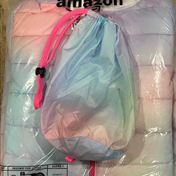 NWT Amazon Essentials Pastel Gradient Hooded Puffer Jacket Sz. 8 w/ Gloves & Sac - Picture 8 of 9